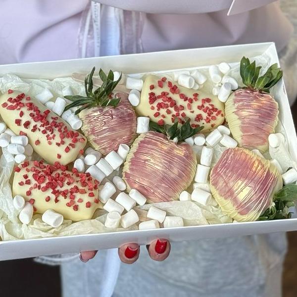 Мини боксы с клубникой и бананами в шоколаде Мини боксы с клубникой и бананами в шоколаде